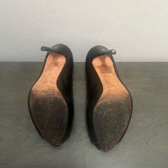 Alexander McQueen Leather Peep Toe Stiletto Heels Sz 8 Black Paisley Luxury Edgy - Picture 12 of 16